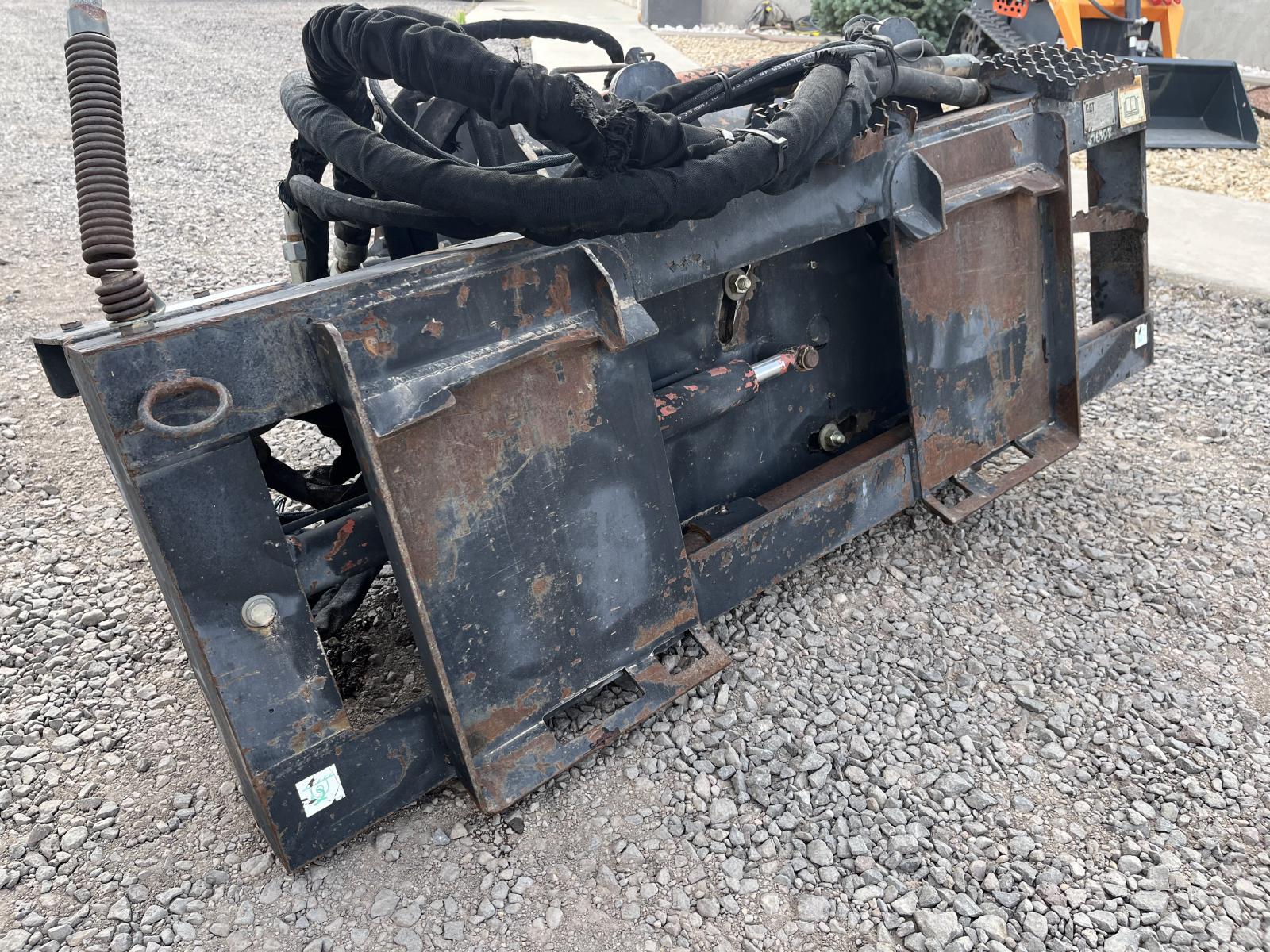 ./imagenes/INVOICE/2019/14505/PERFILADORA PARA MINICARGADOR CATERPILLAR PC6 (8).JPG